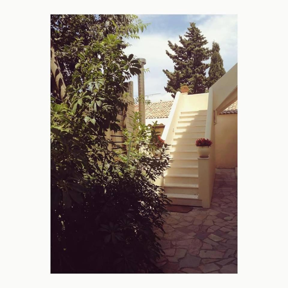 Romanos Apartments Гайос Экстерьер фото